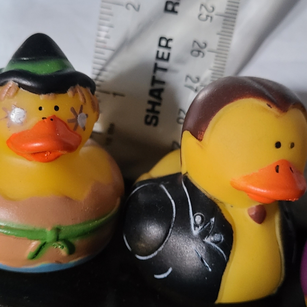 Lot Of 5 RUBBER DUCKIES - Picture 8 of 8